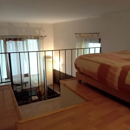 Open Space Measuring 40 Meters Apartment Milan
